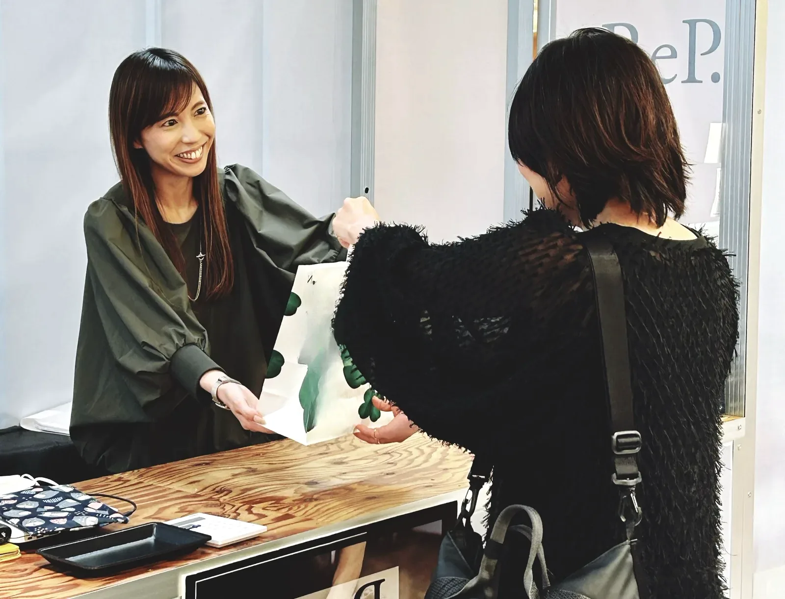 研修 — カウンター接客